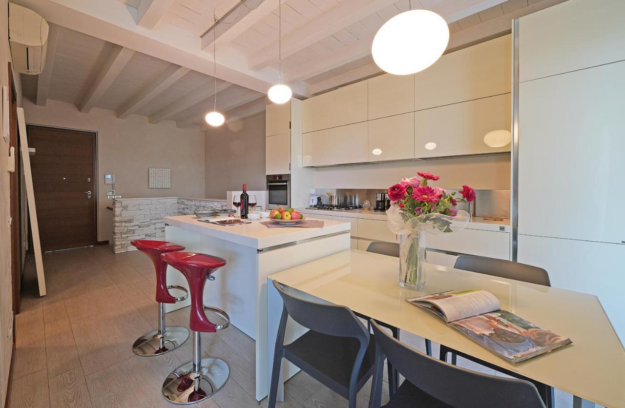 Giulia Luxury Apartment Sirmione Esterno foto