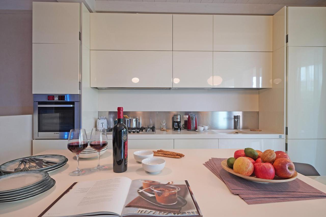 Giulia Luxury Apartment Sirmione Esterno foto