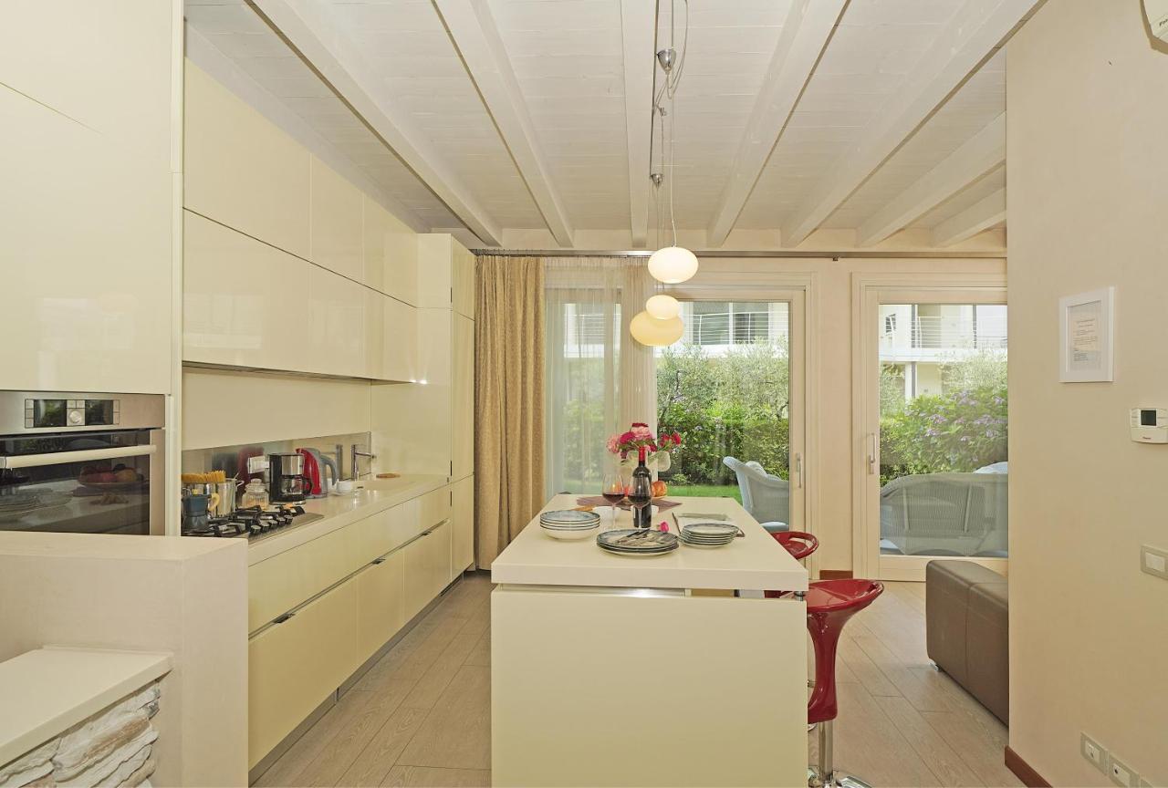 Giulia Luxury Apartment Sirmione Esterno foto