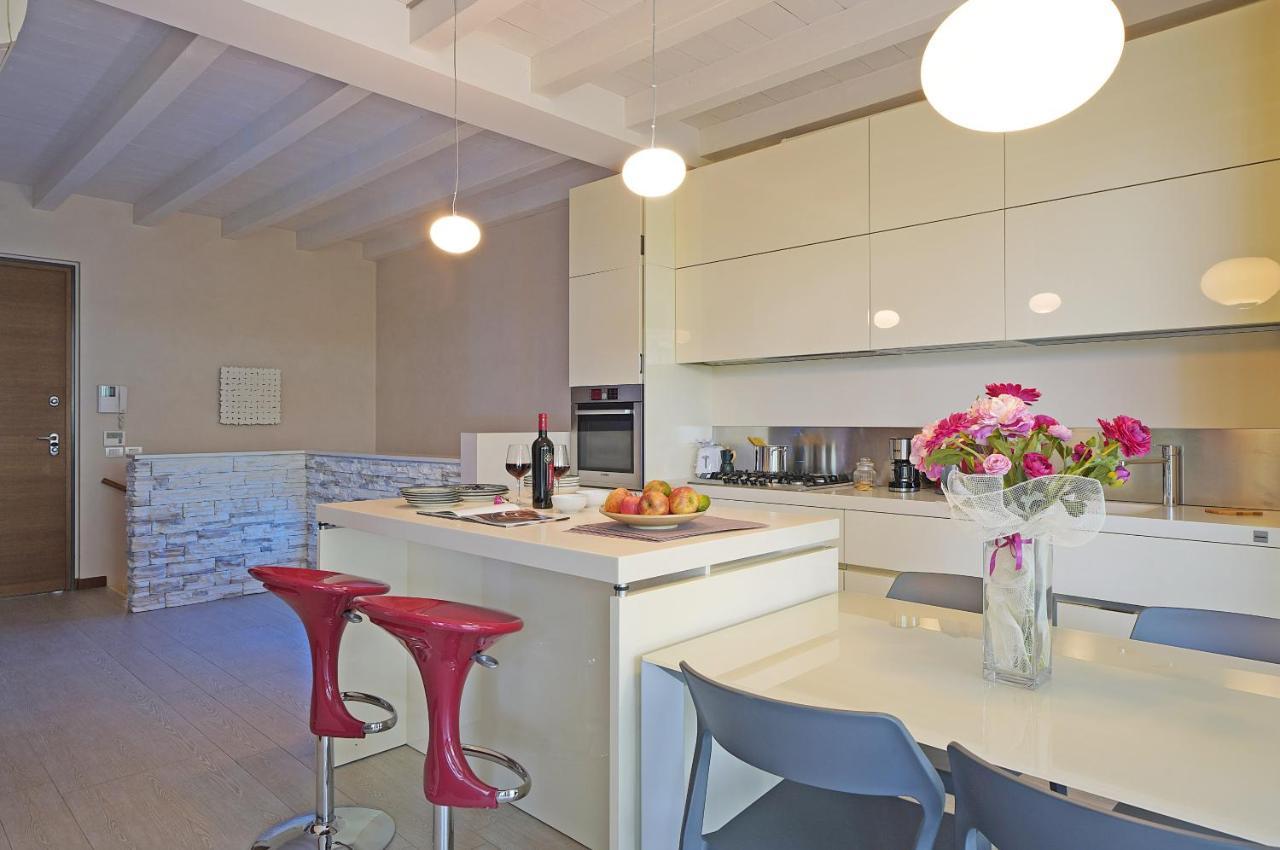 Giulia Luxury Apartment Sirmione Esterno foto
