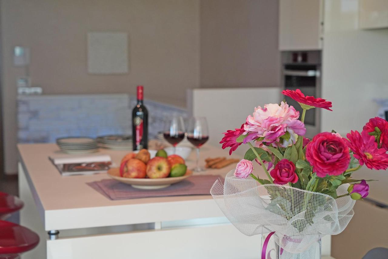 Giulia Luxury Apartment Sirmione Esterno foto