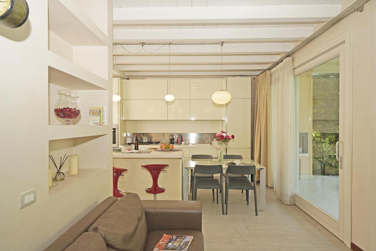 Giulia Luxury Apartment Sirmione Esterno foto