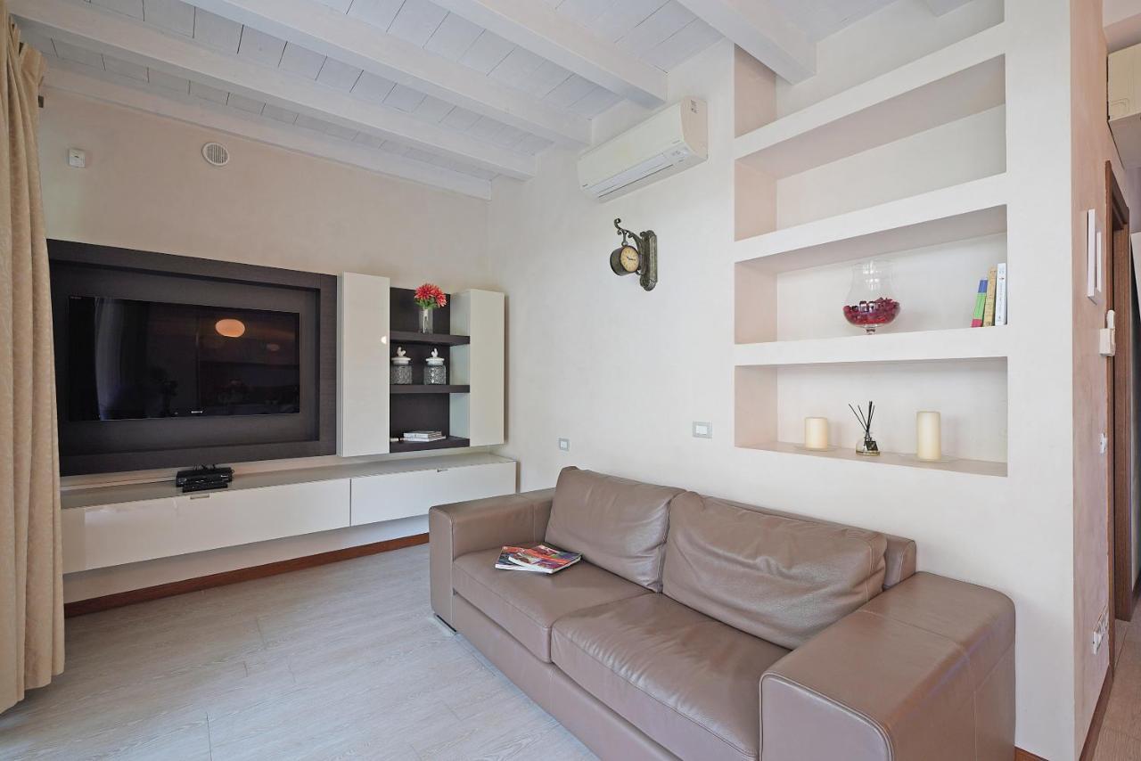 Giulia Luxury Apartment Sirmione Esterno foto