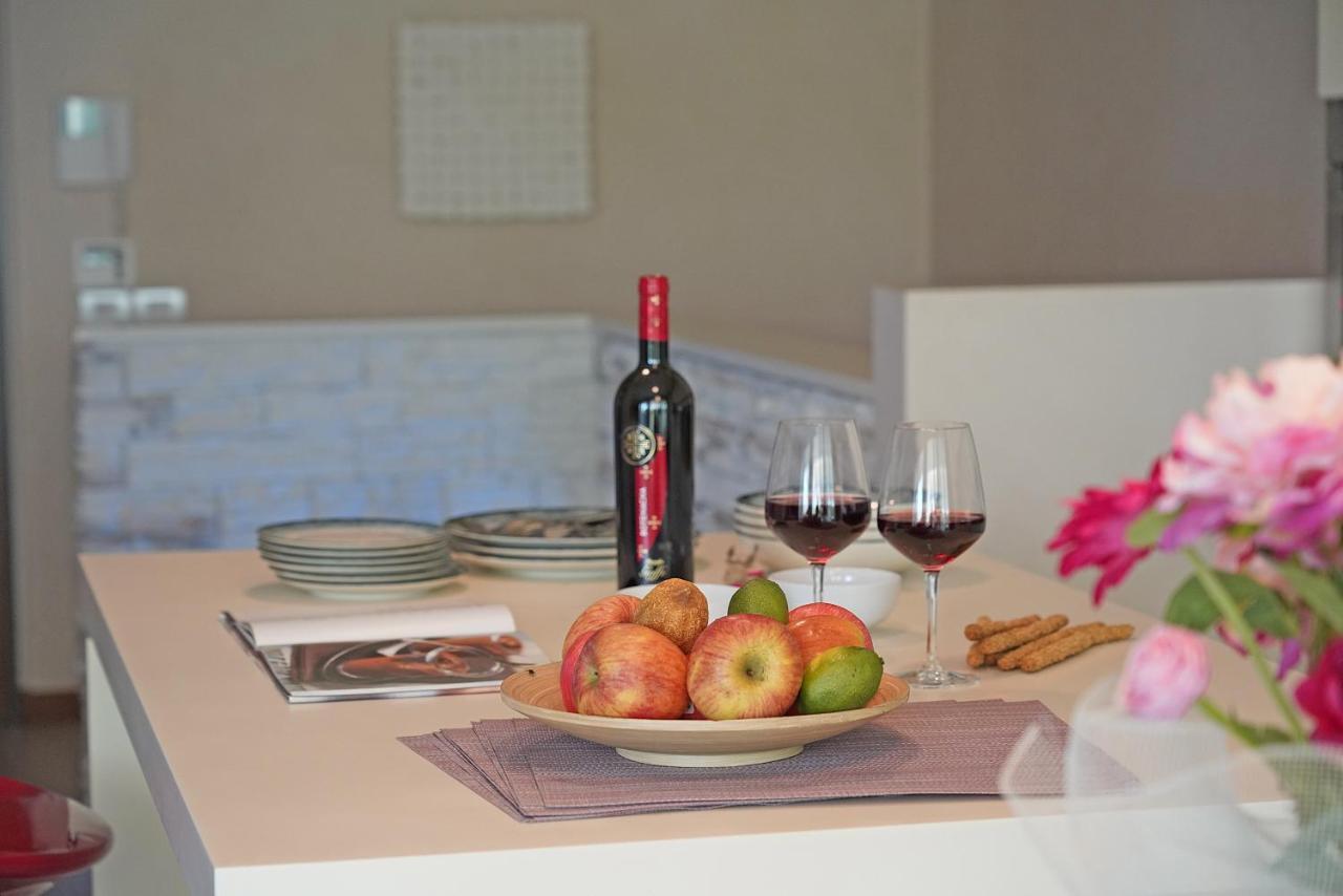 Giulia Luxury Apartment Sirmione Esterno foto