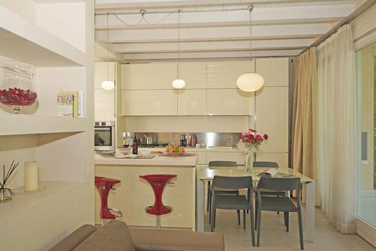 Giulia Luxury Apartment Sirmione Esterno foto