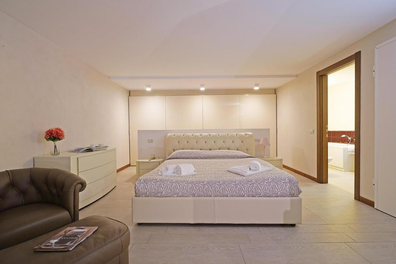 Giulia Luxury Apartment Sirmione Esterno foto