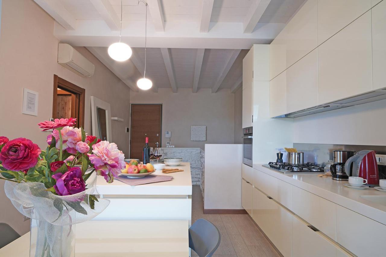 Giulia Luxury Apartment Sirmione Esterno foto
